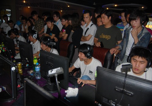 【前瞻】2025LPL春季赛季后赛EDG vs RNG，猪狗大战2.0谁能杀出败者组？