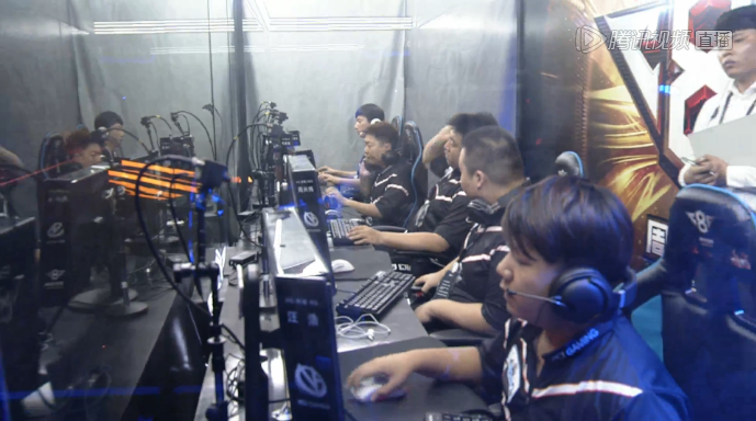 Uzi 变成了独特技能的大师，并在韩国服务器上以61%的1000分炮胜率直接排名