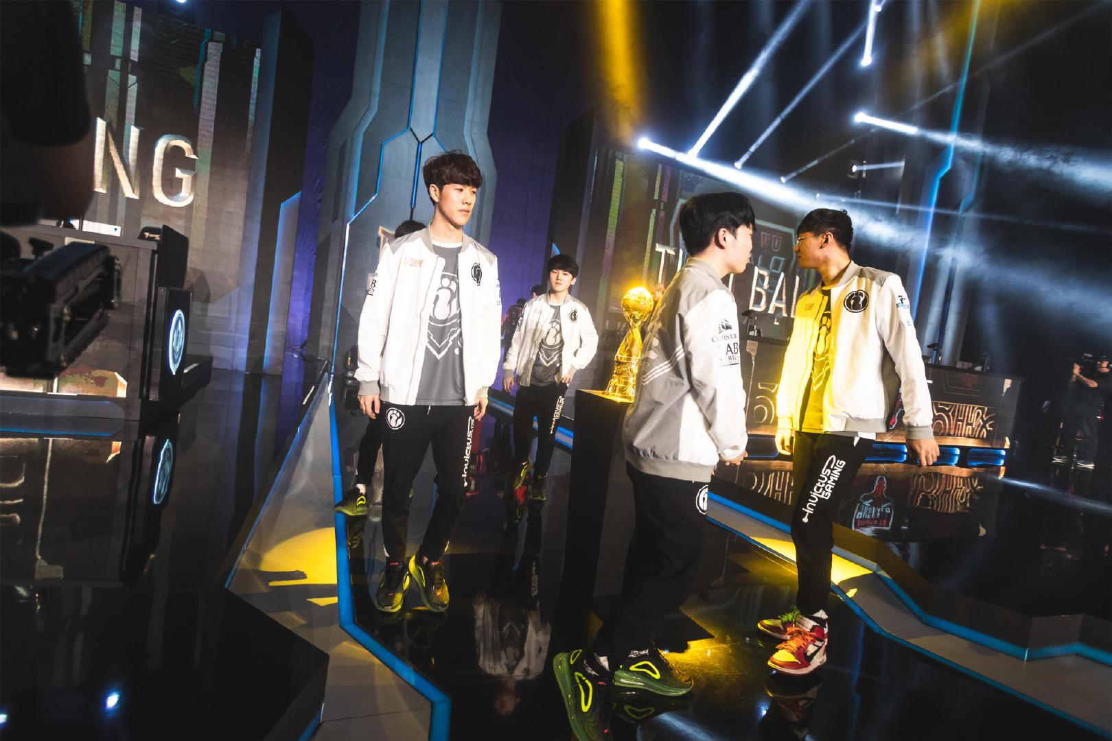 Gnar真的练习得很不错！999灵活地绕过并击杀了 Scout 一枪双杀， Top Esports 重新夺回了一分