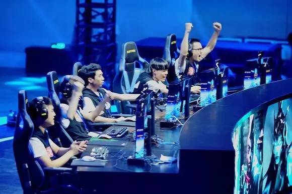 刚刚，FLY官宣前TSM打野选手Spica加入